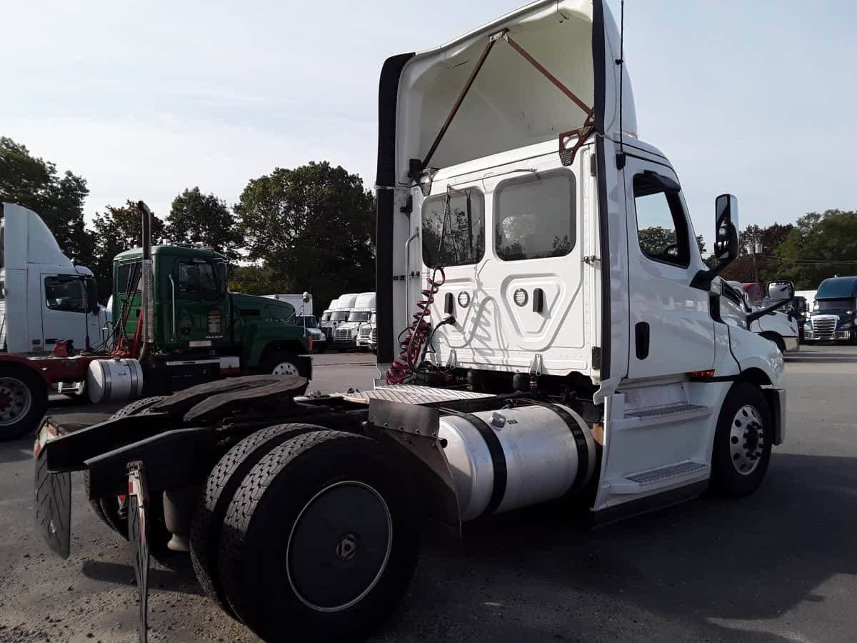 2020 Freightliner Cascadia image 4