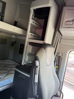 2021 Kenworth T680 image 3