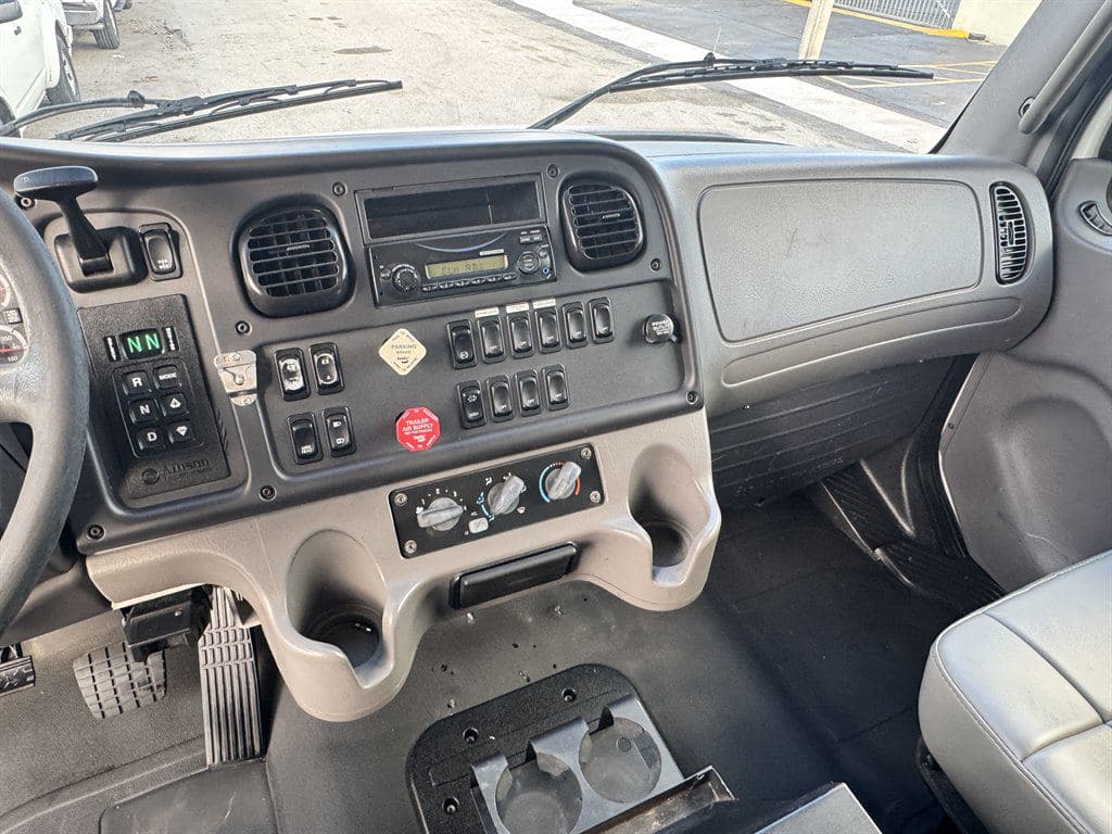 2014 Freightliner M2 106 image 62