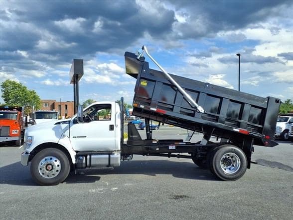 2026 Ford F750 SD image 3