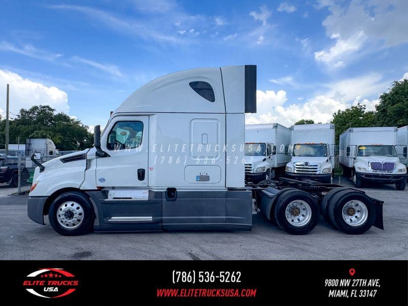 2022 Freightliner Cascadia 126 image 2