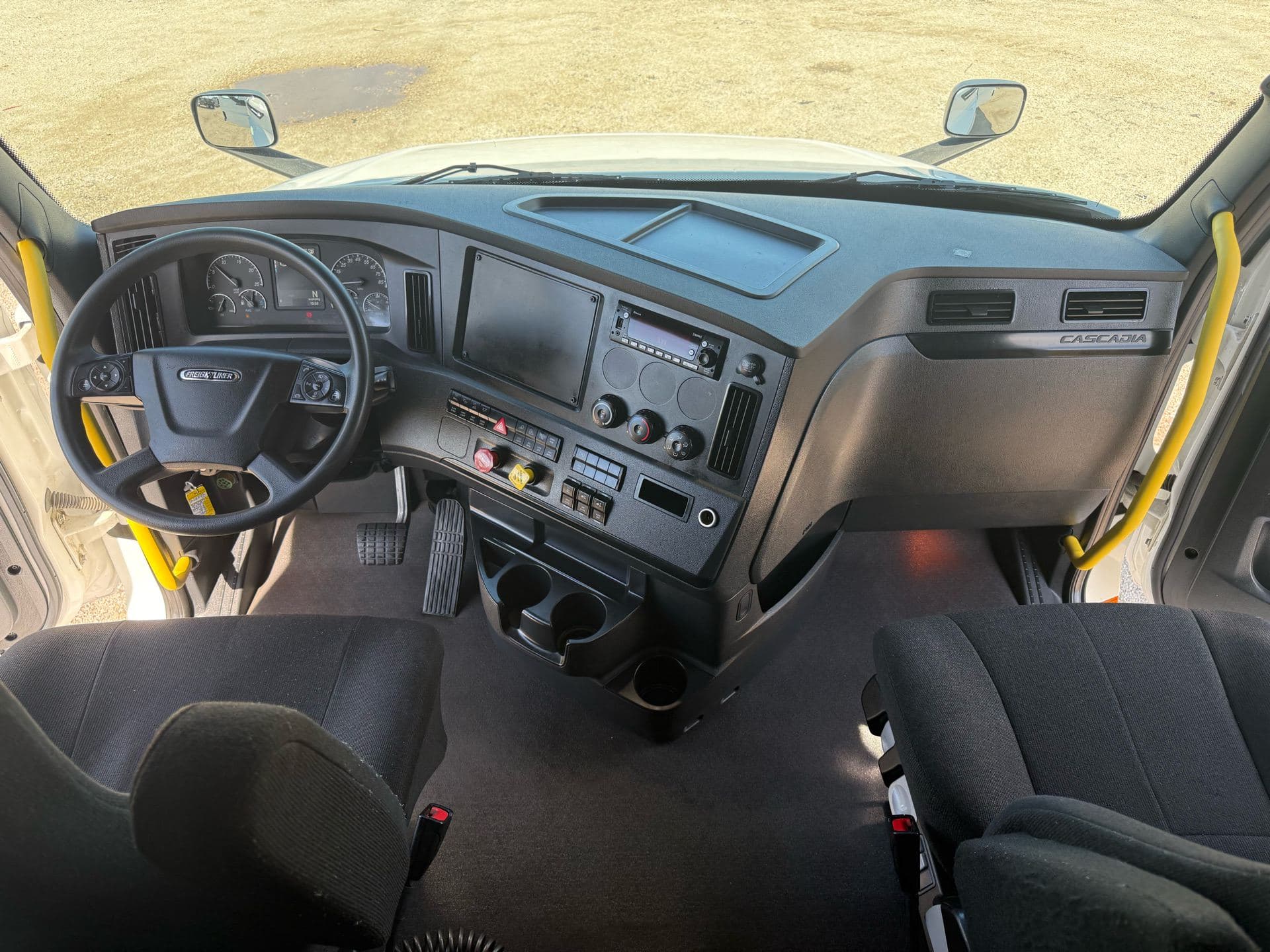 2023 Freightliner - 444k - Just 10,750 Hours! image 8