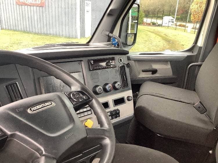 2021 Freightliner Cascadia image 8