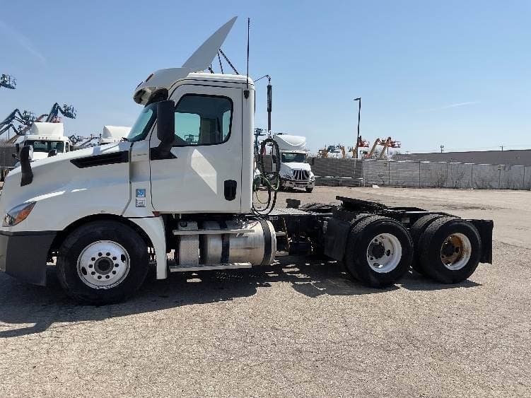 2018 Freightliner Cascadia image 10