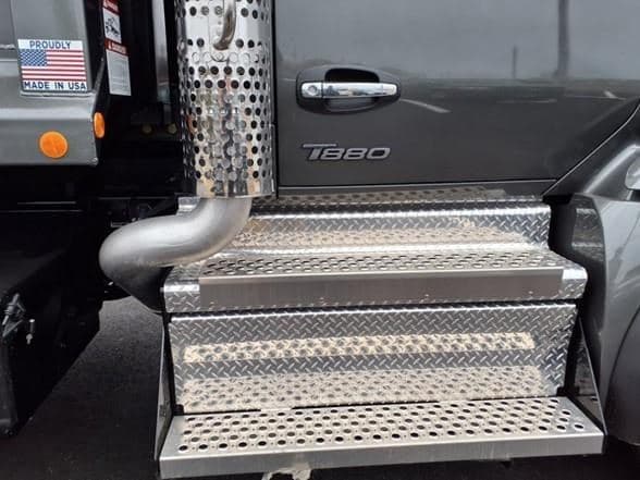 2025 Kenworth T880 image 13