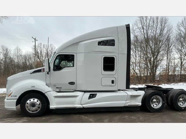 2021 Kenworth T680 image 2