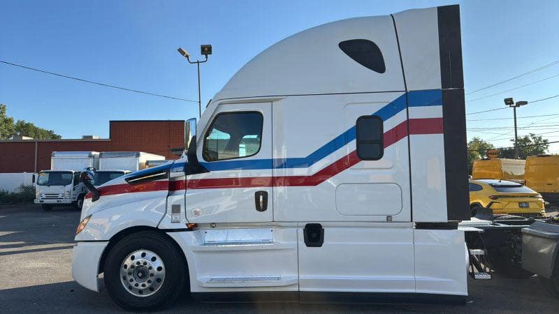 2021 Freightliner Cascadia image 7