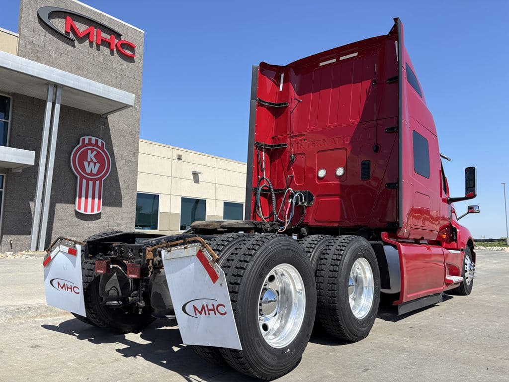Used 2021 INTERNATIONAL LT625 image 9