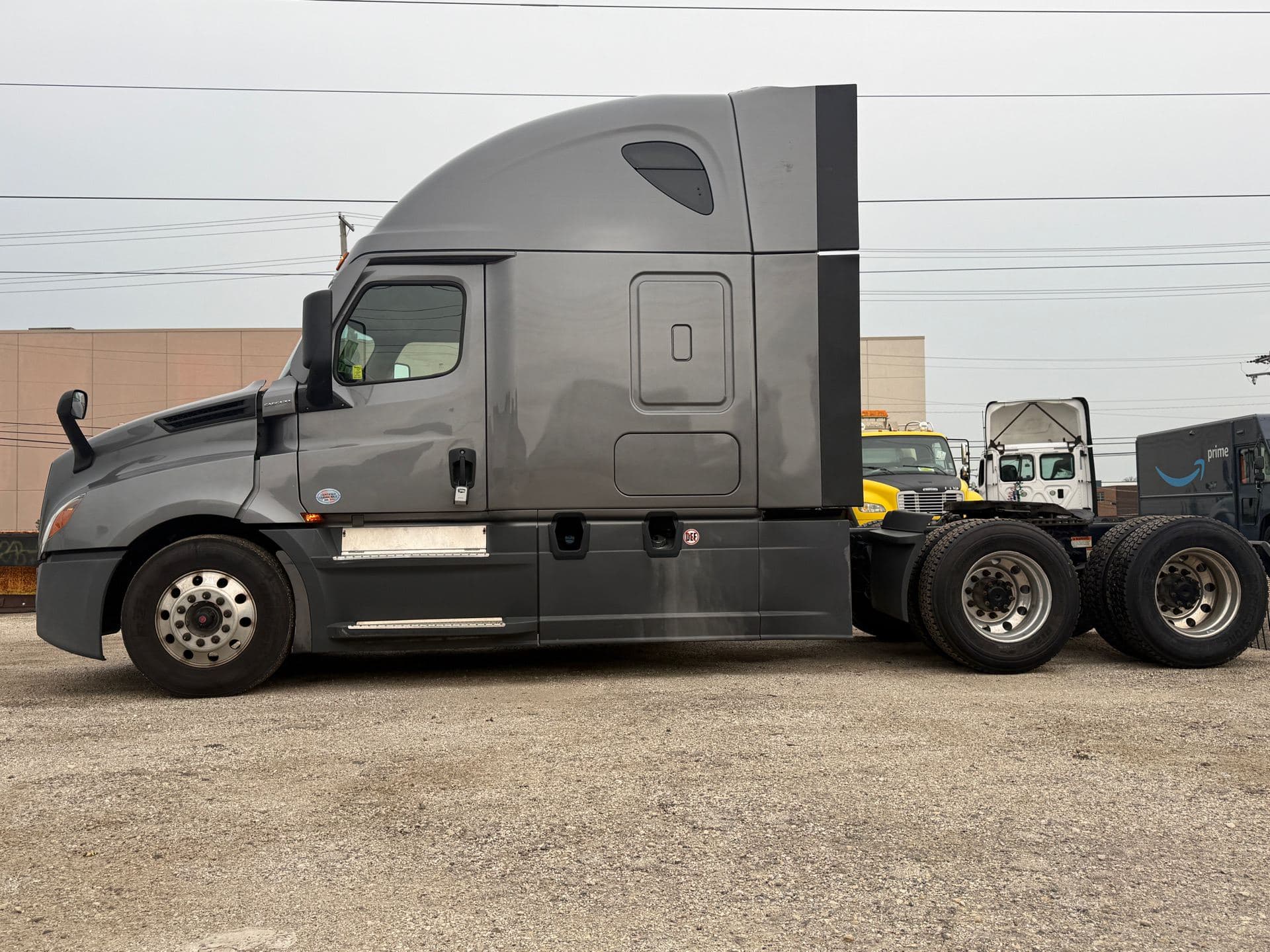 2022 Freightliner - 428k - Just 10,675 Hours - 455HP! image 7