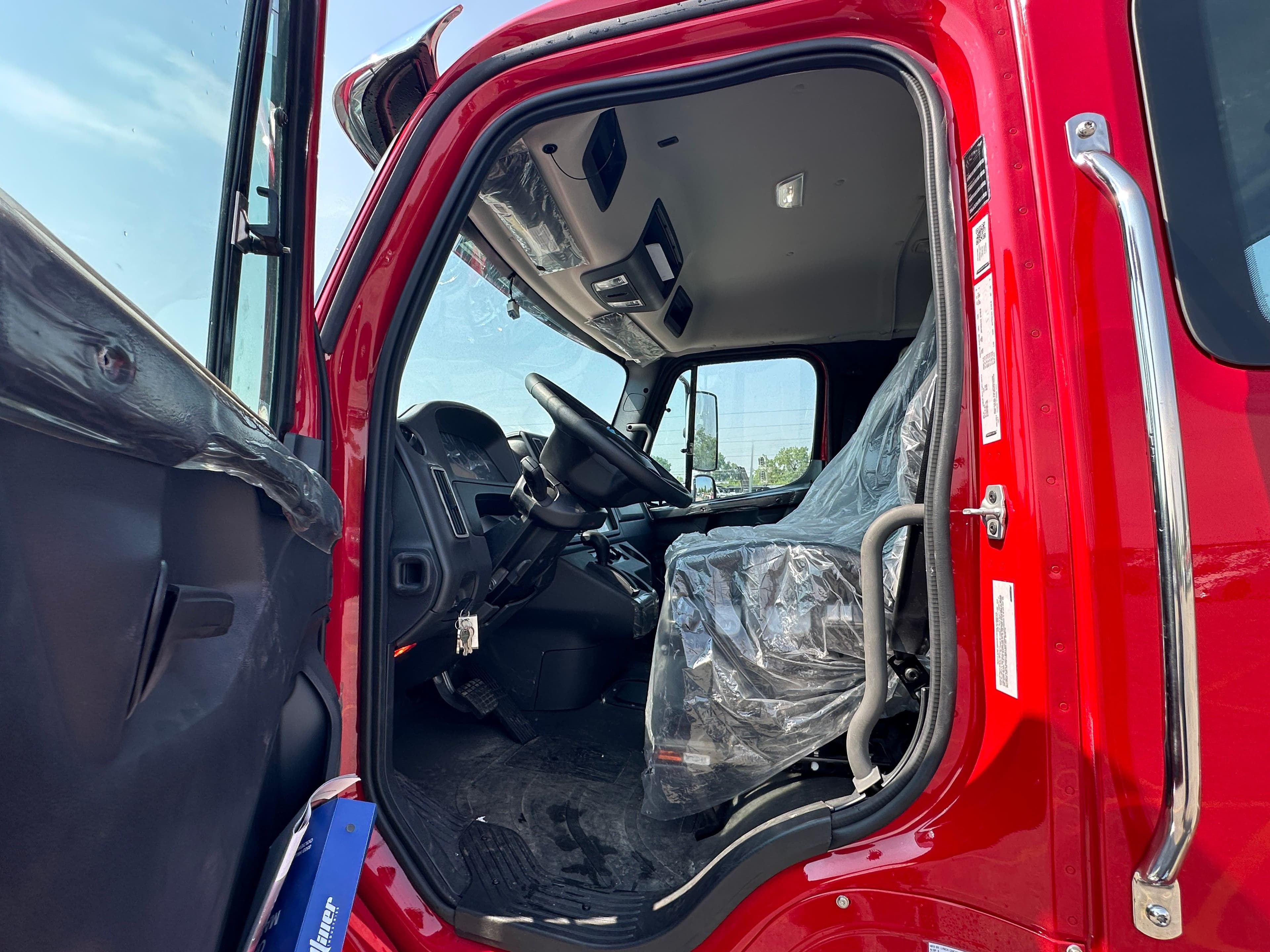 2025 Freightliner M2 106 image 8