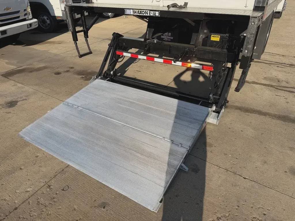 Used 2020 FREIGHTLINER Box Truck - Straight Truck, Moving Van, Expeditor-Hotshot - BUSINESS CLASS M2 106 For Sale image 5