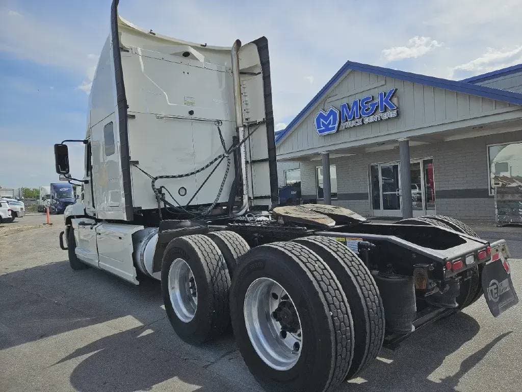 Used 2020 MACK Conventional - Sleeper Truck image 3