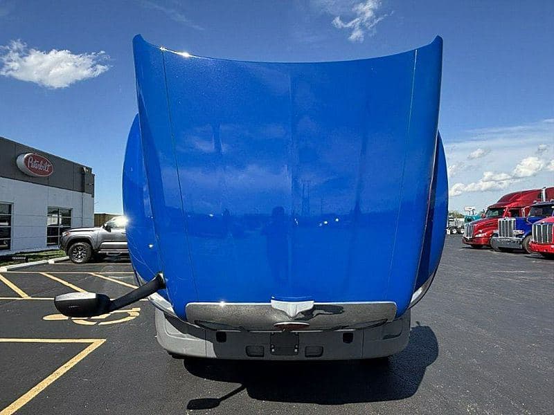 2021 Peterbilt 579 image 4