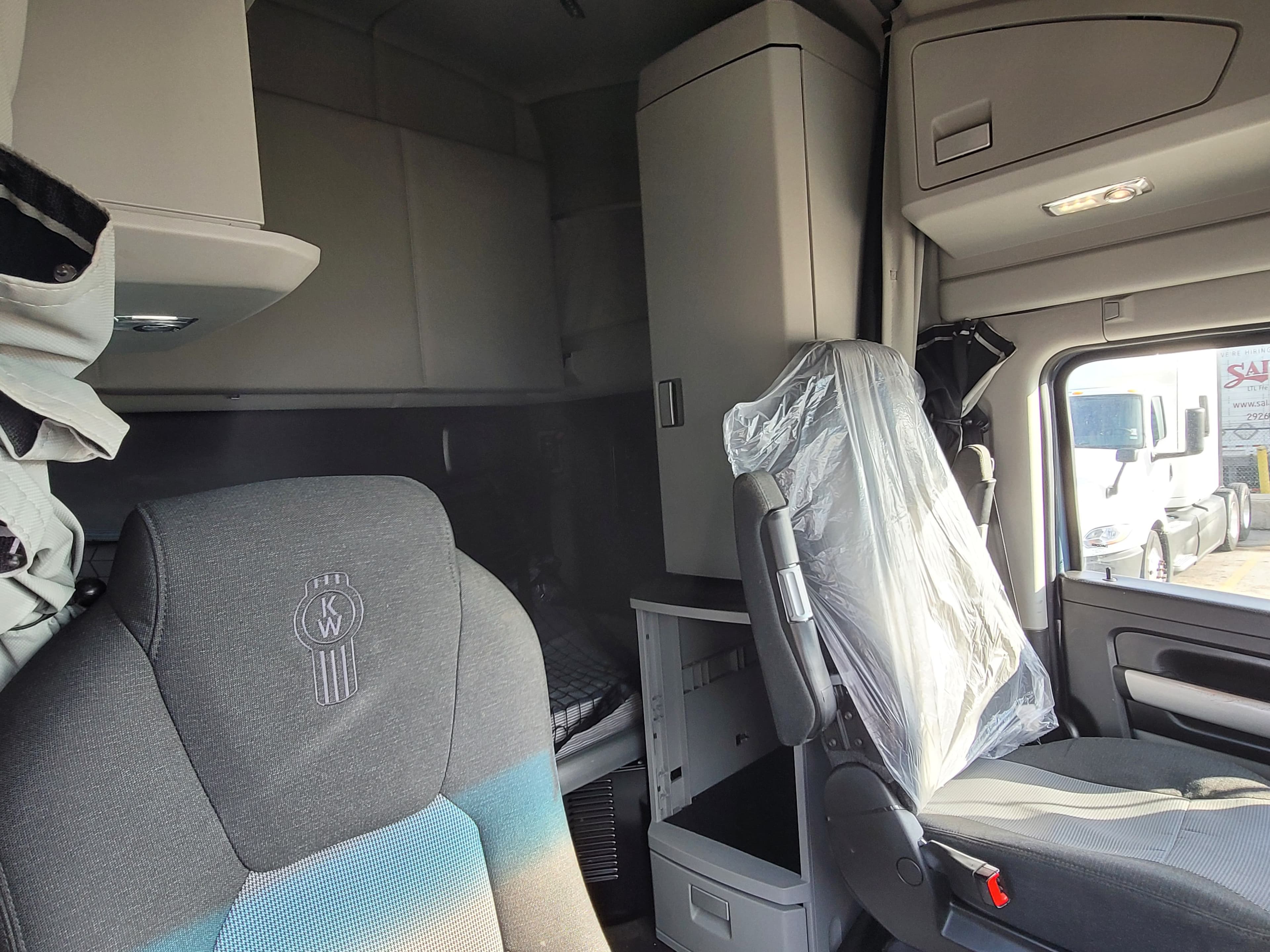 2023 Kenworth T680 image 9