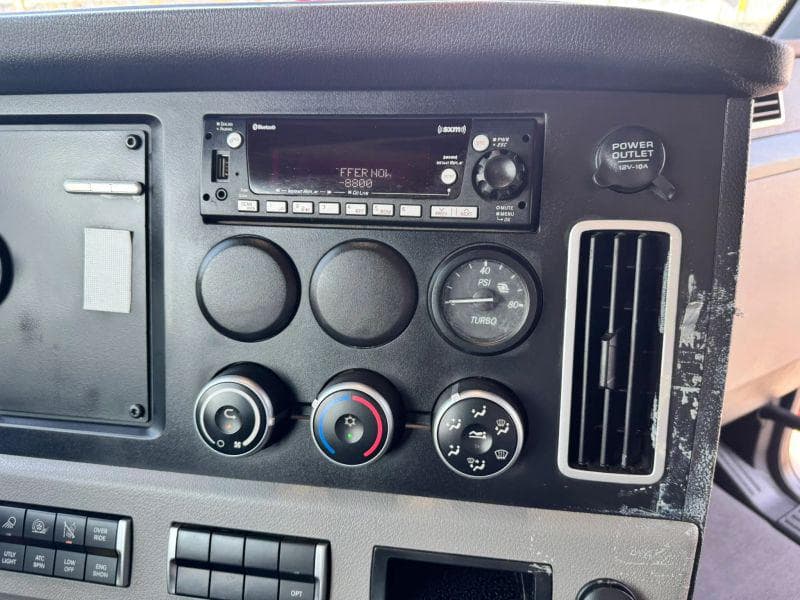 2023 Freightliner Cascadia image 29