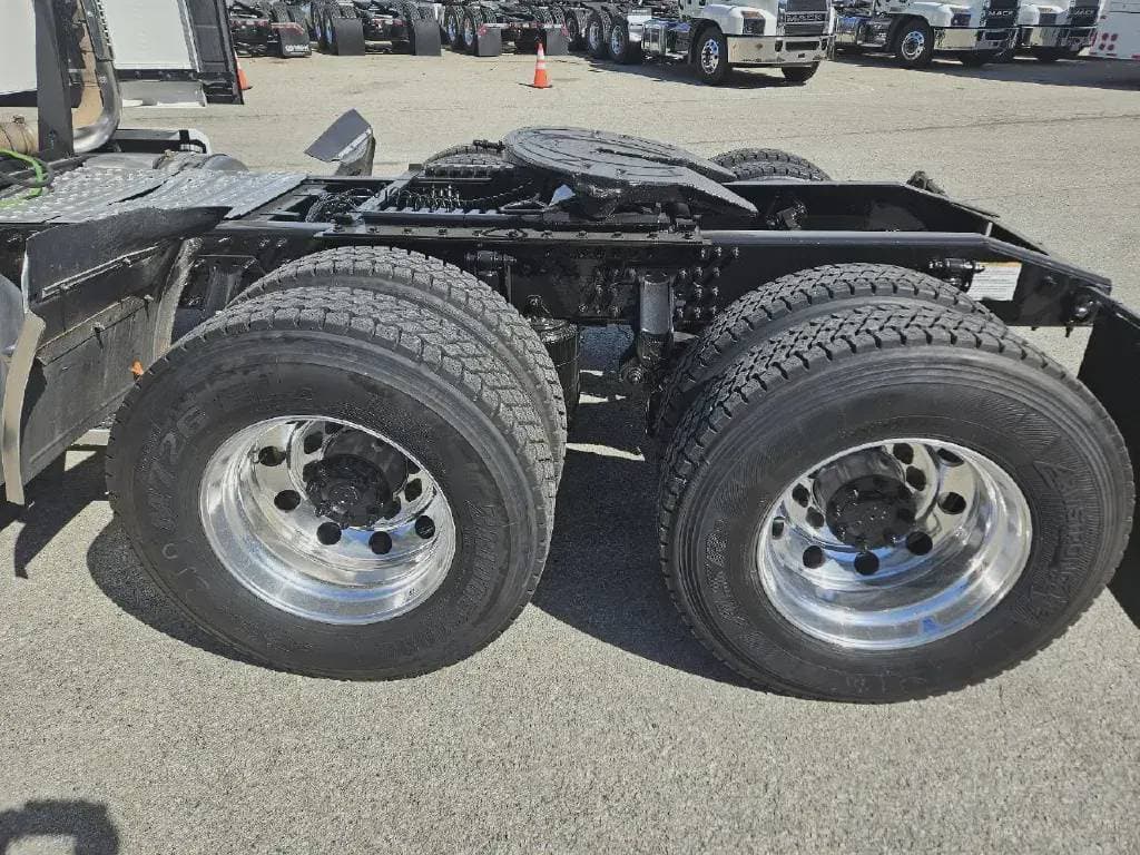 Used 2023 MACK Conventional - Sleeper Truck image 5