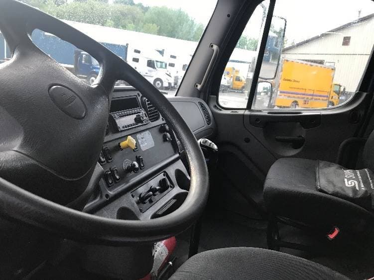 2021 Freightliner M2 image 7