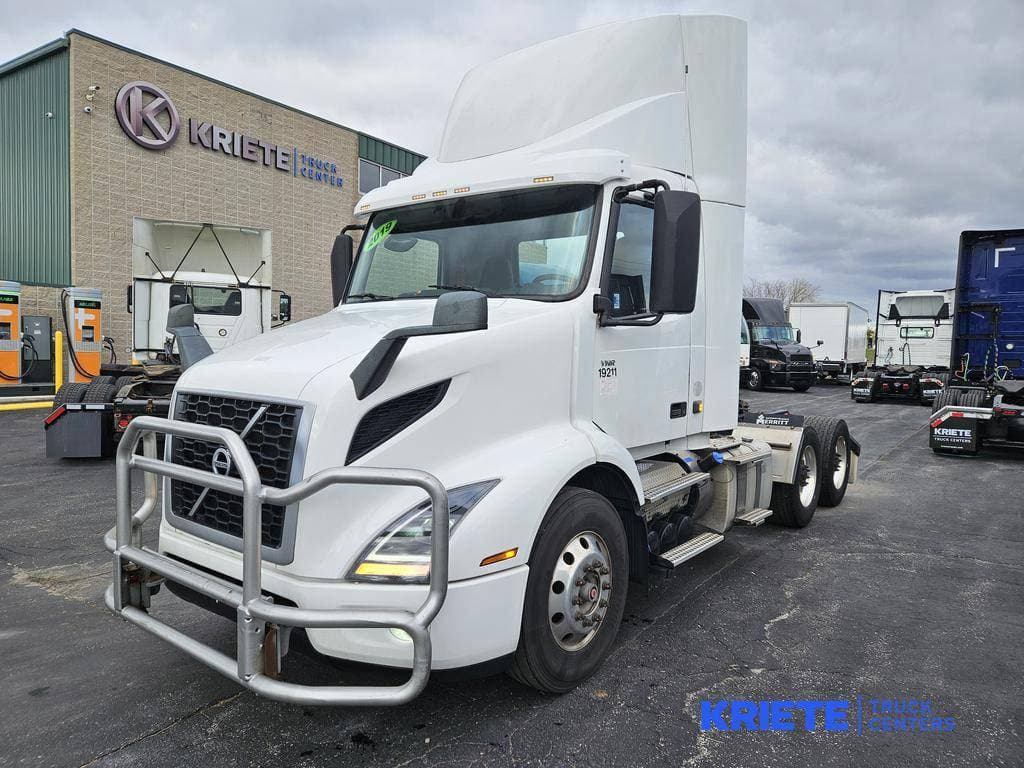 2019 Volvo VNR image 1