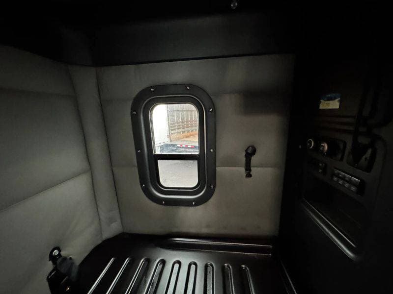 2021 Freightliner Cascadia image 26