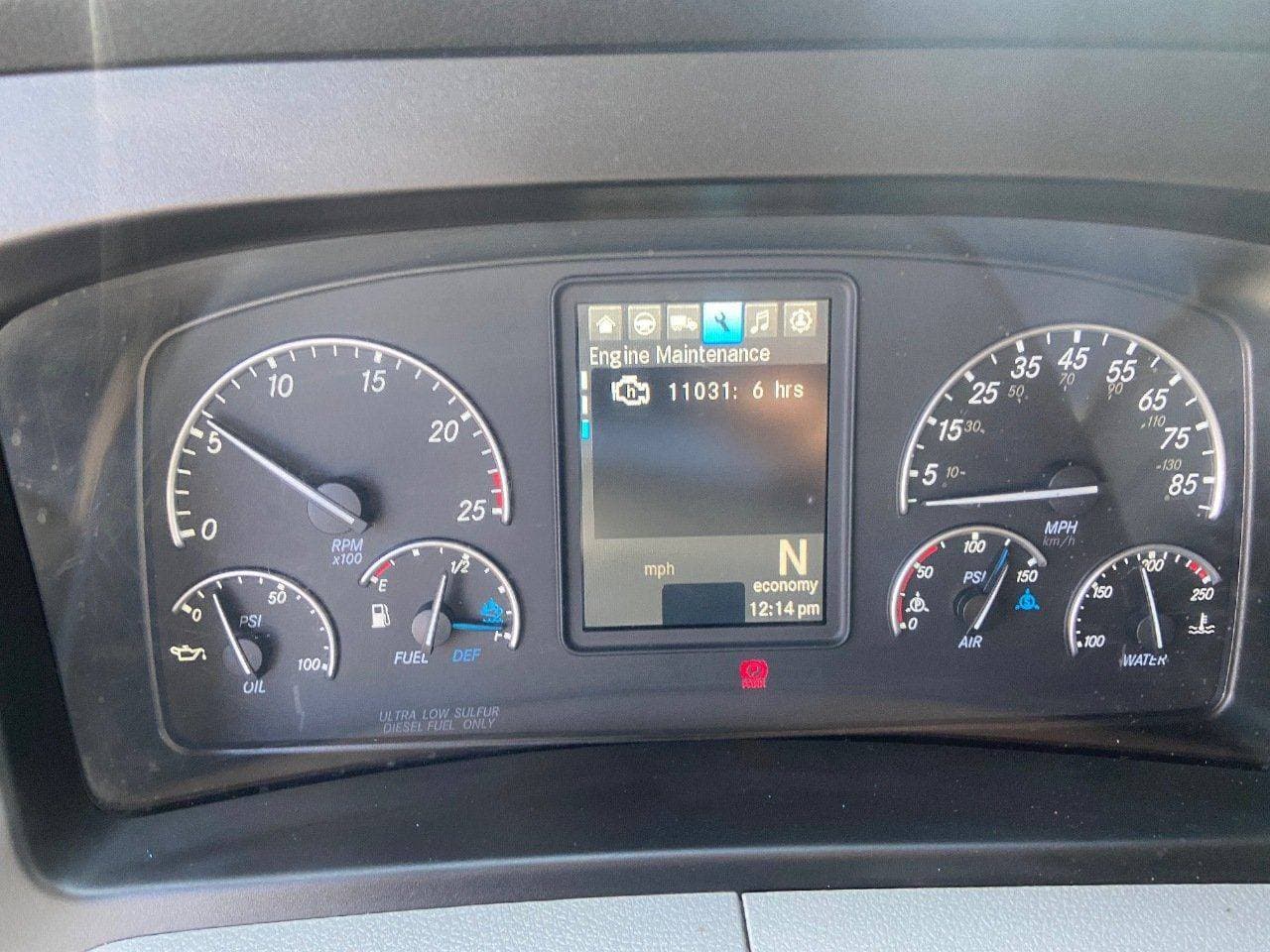 2020 FREIGHTLINER Cascadia CA126 Tandem Axle Sleeper image 13