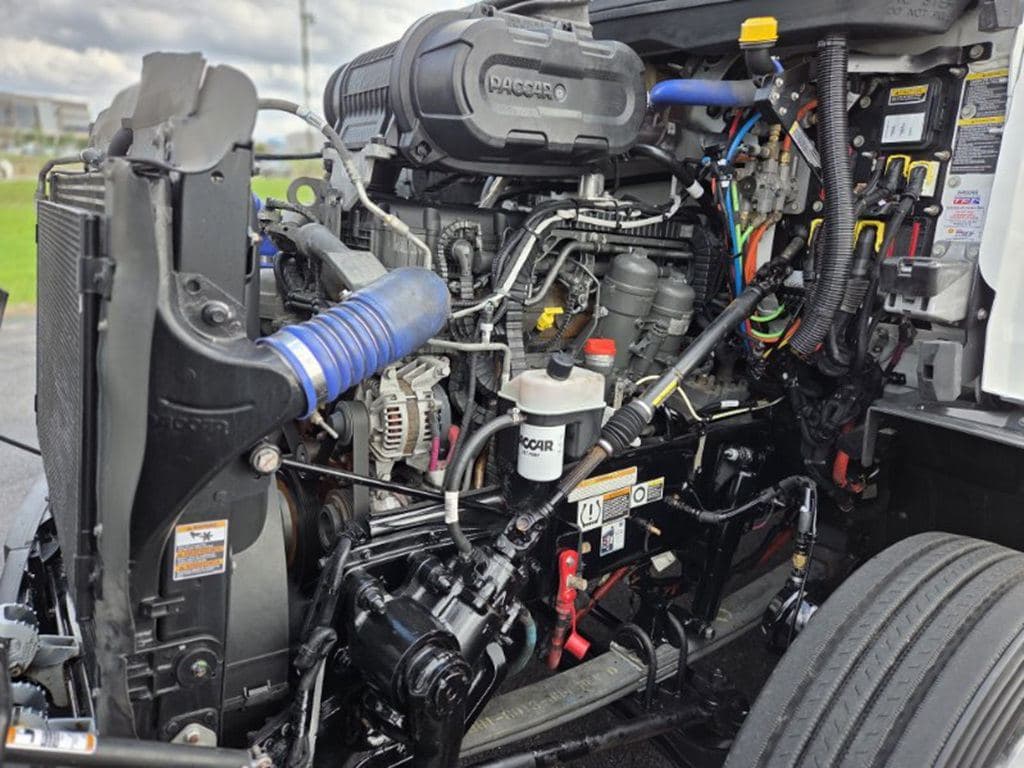 Used 2023 PETERBILT 579 image 10