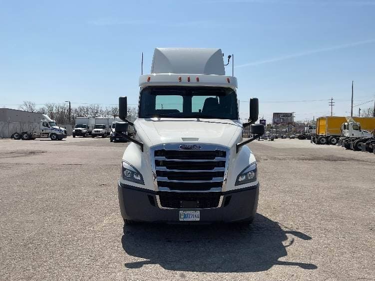 2018 Freightliner Cascadia image 1