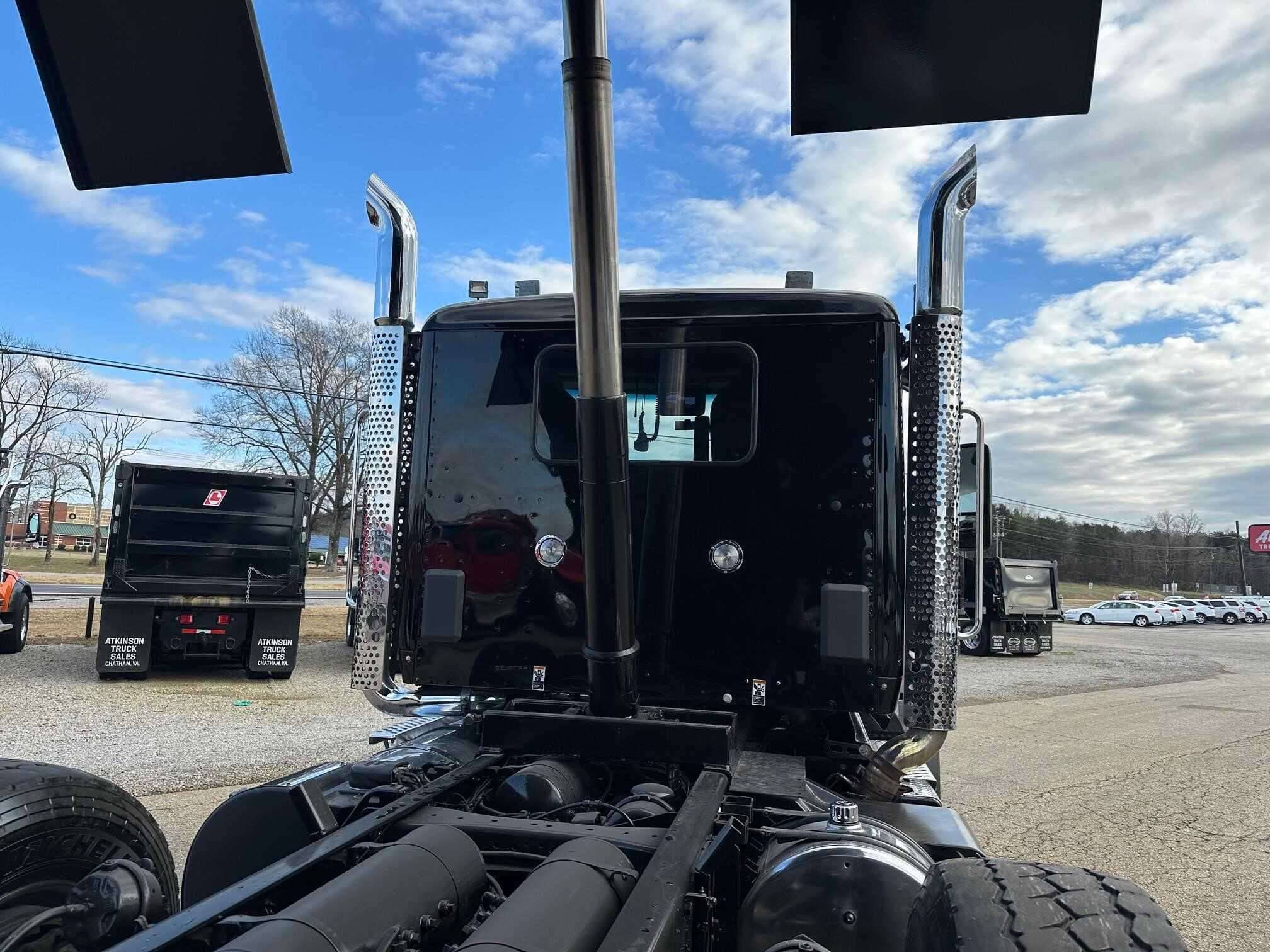 2023 Kenworth T880 image 5