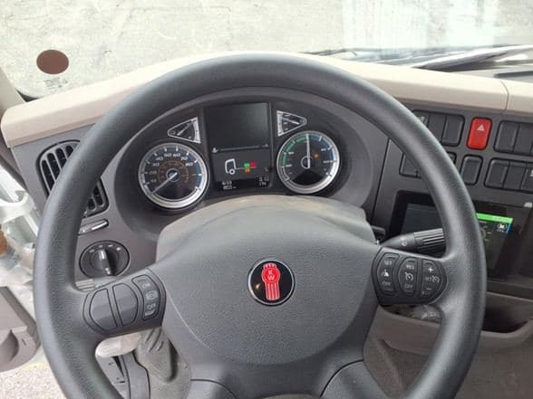 2026 Kenworth K270E image 17
