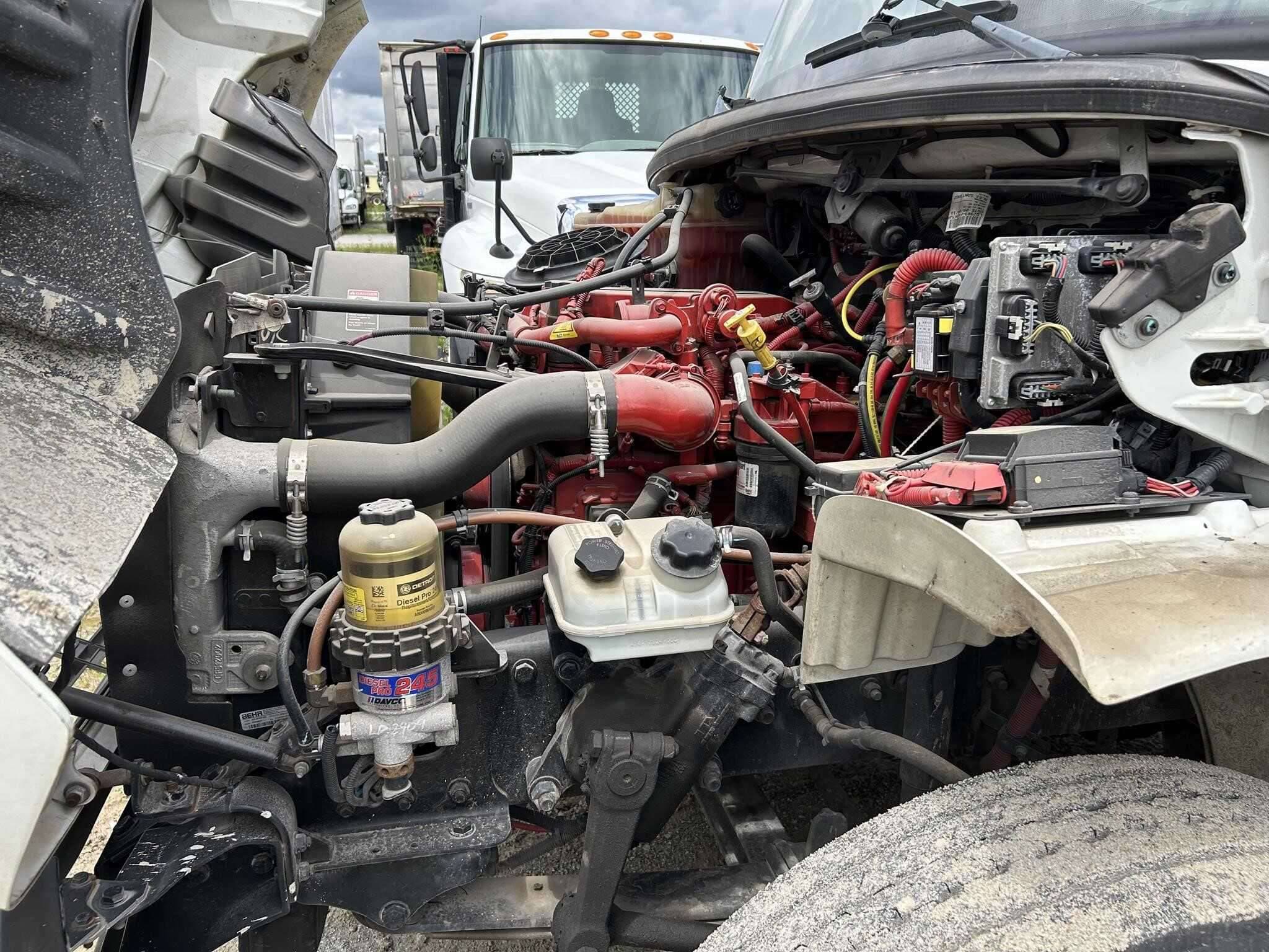 2019 Freightliner M2 image 12