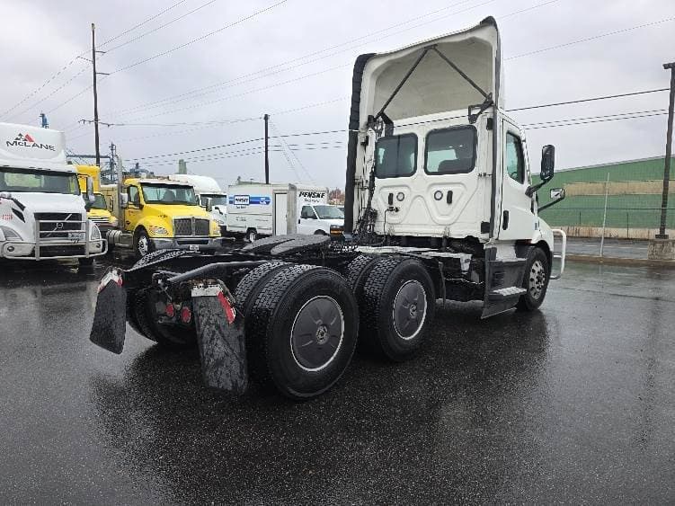 2021 Freightliner Cascadia image 4
