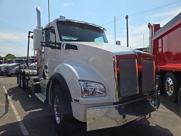 2025 Kenworth T880 image 3