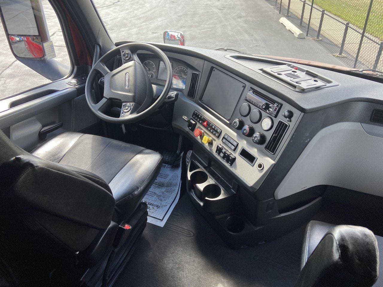 2020 FREIGHTLINER Cascadia CA126 Tandem Axle Sleeper image 22