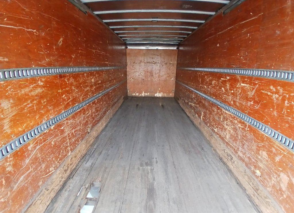 2019 Hino 268 image 10
