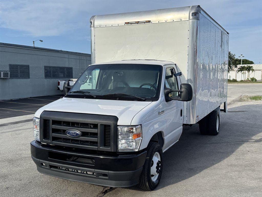 2023 Ford E-Series Cutaway image 3