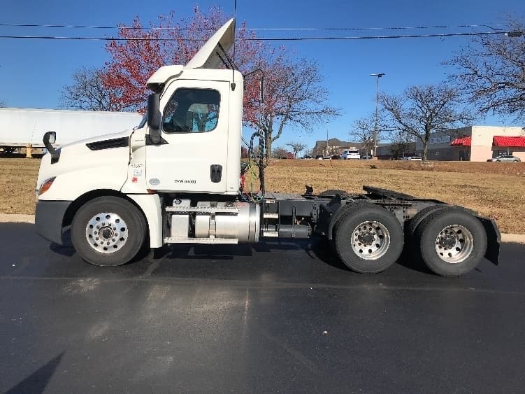 Used 2020 FREIGHTLINER Conventional - Day Cab, Tractor - CASCADIA 126 For Sale image 5