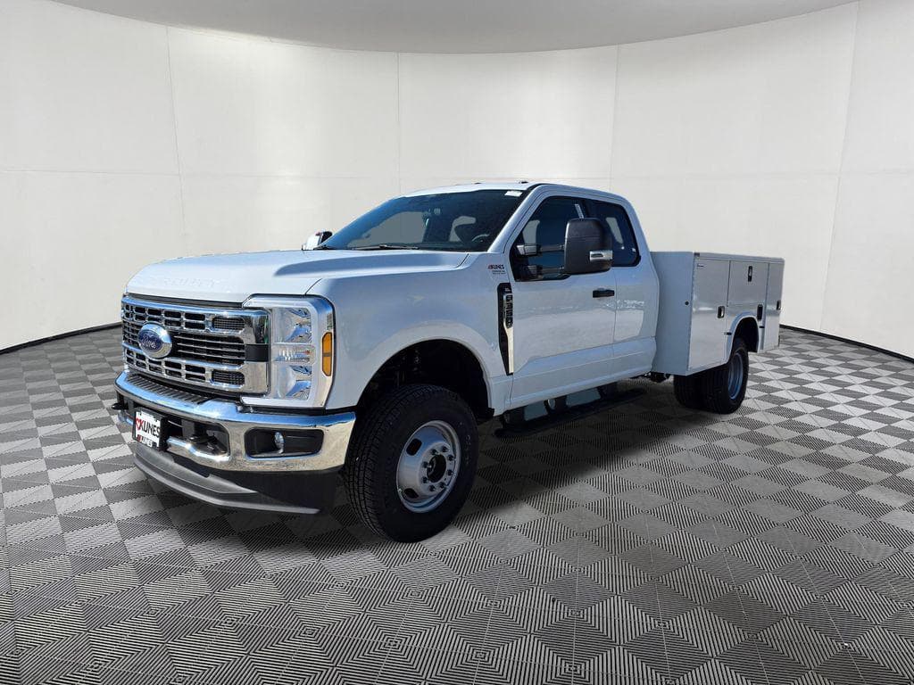 2026 Ford F-350SD XL Service Utility Body image 4