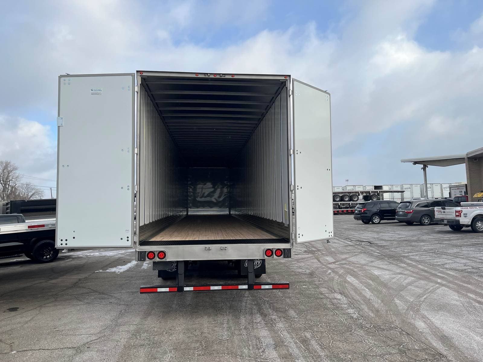 2026 Utility 53` Dry Van image 7