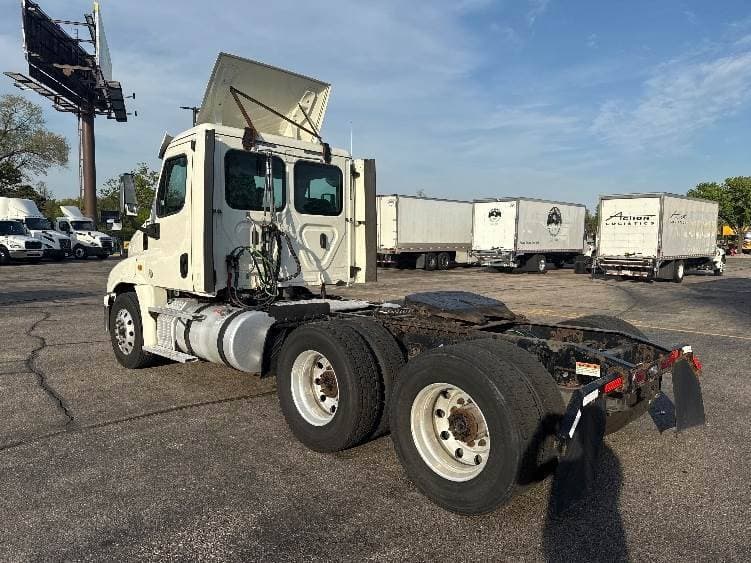 2018 Freightliner Cascadia image 8