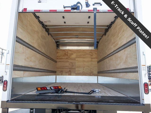 2025 Chevrolet 5500 XG LCF Gas Work Truck 16'x102"x91" Box Truck image 9