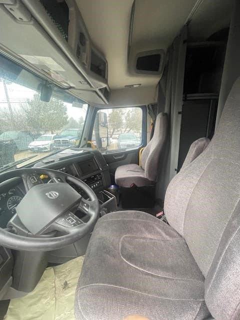 2022 Volvo VNR64T640 image 7
