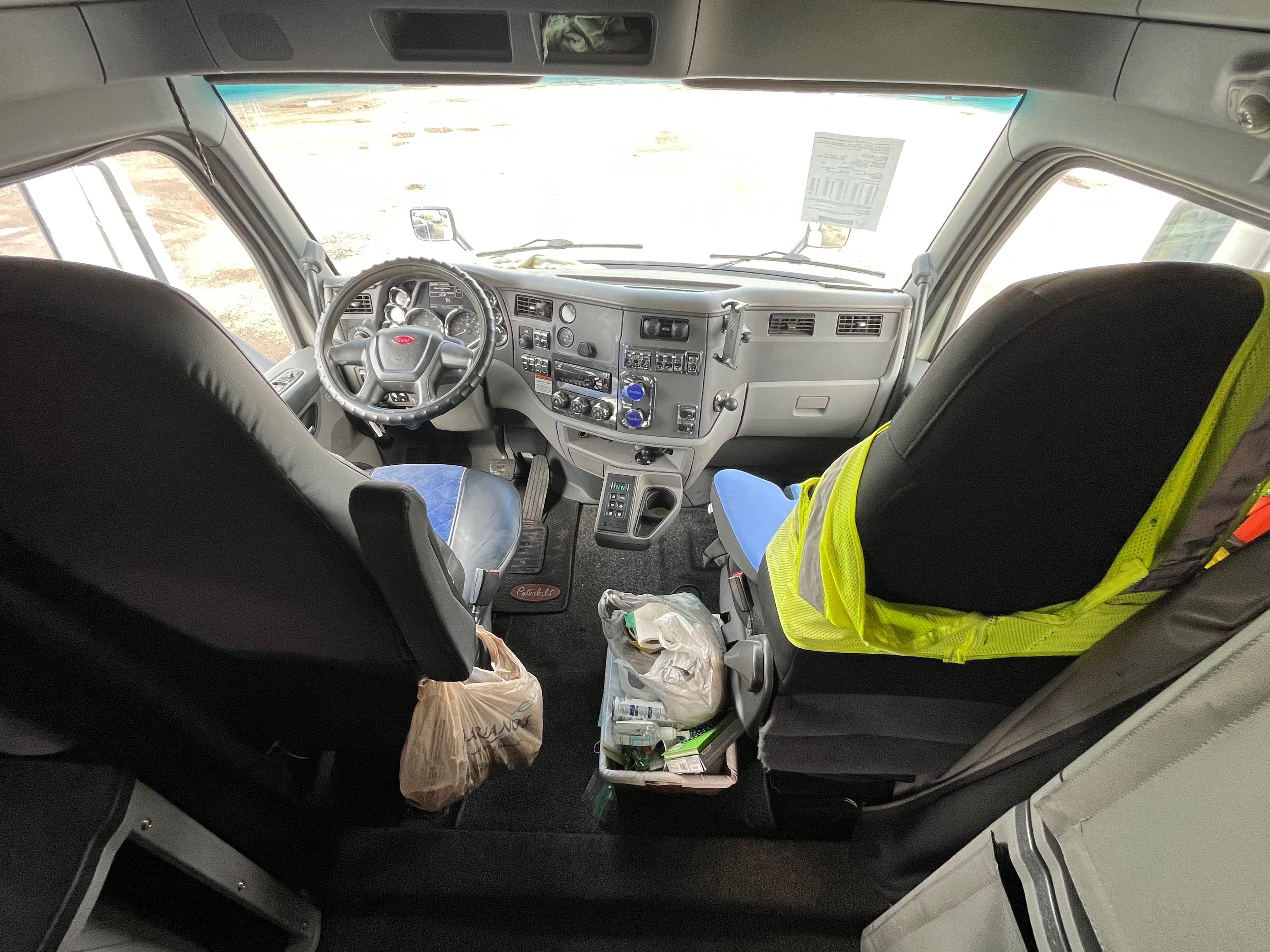 2016 Peterbilt 579 image 11