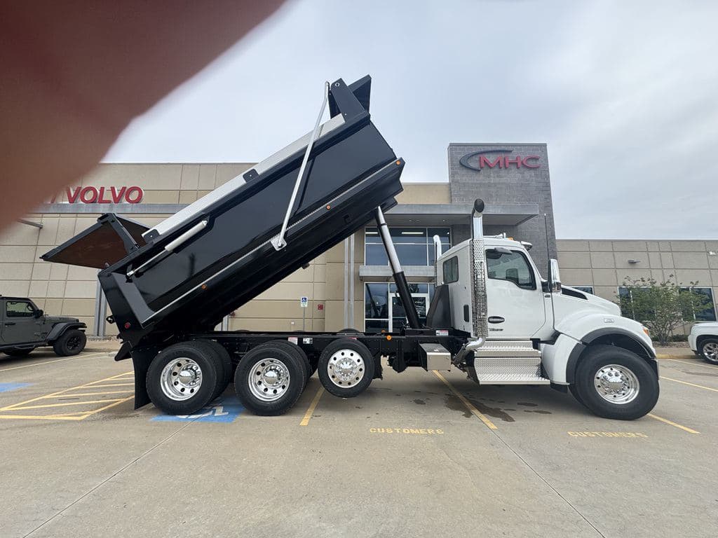 New 2026 KENWORTH T880 image 10