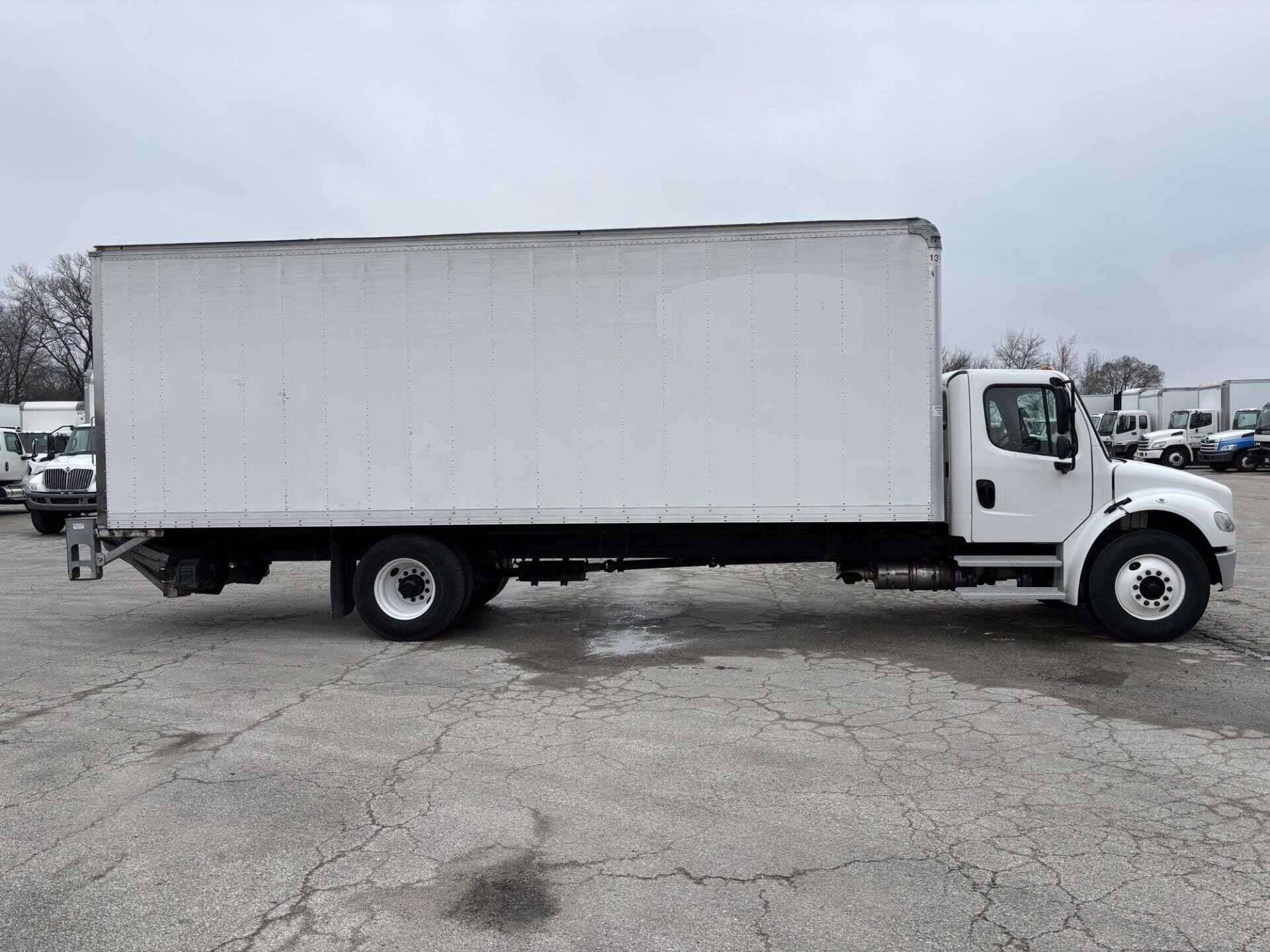 2022 Freightliner M2 image 3