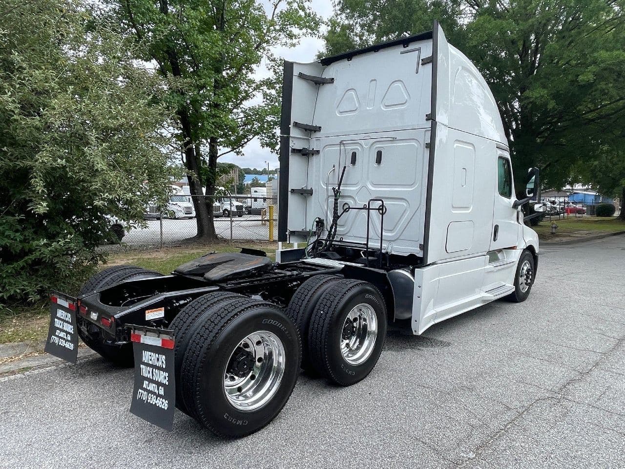 2019 Freightliner Cascadia 126 image 3