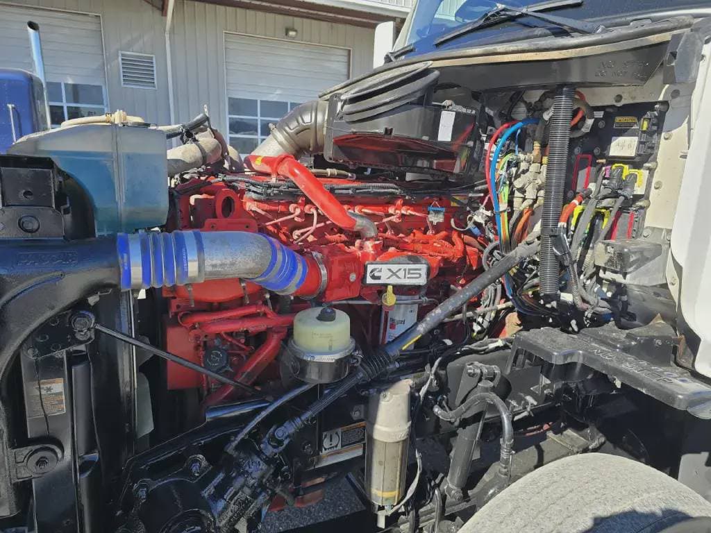 2022 Peterbilt 579 image 9