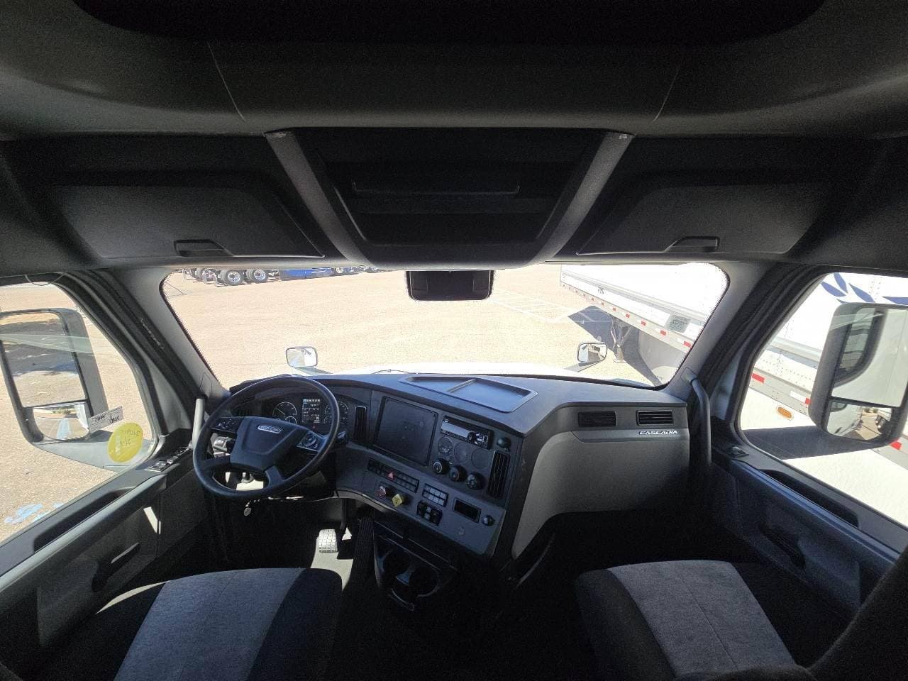 2021 Freightliner Cascadia 126 Sleeper Semi Truck - 72" Condo, Detroit 400HP, Automatic image 11