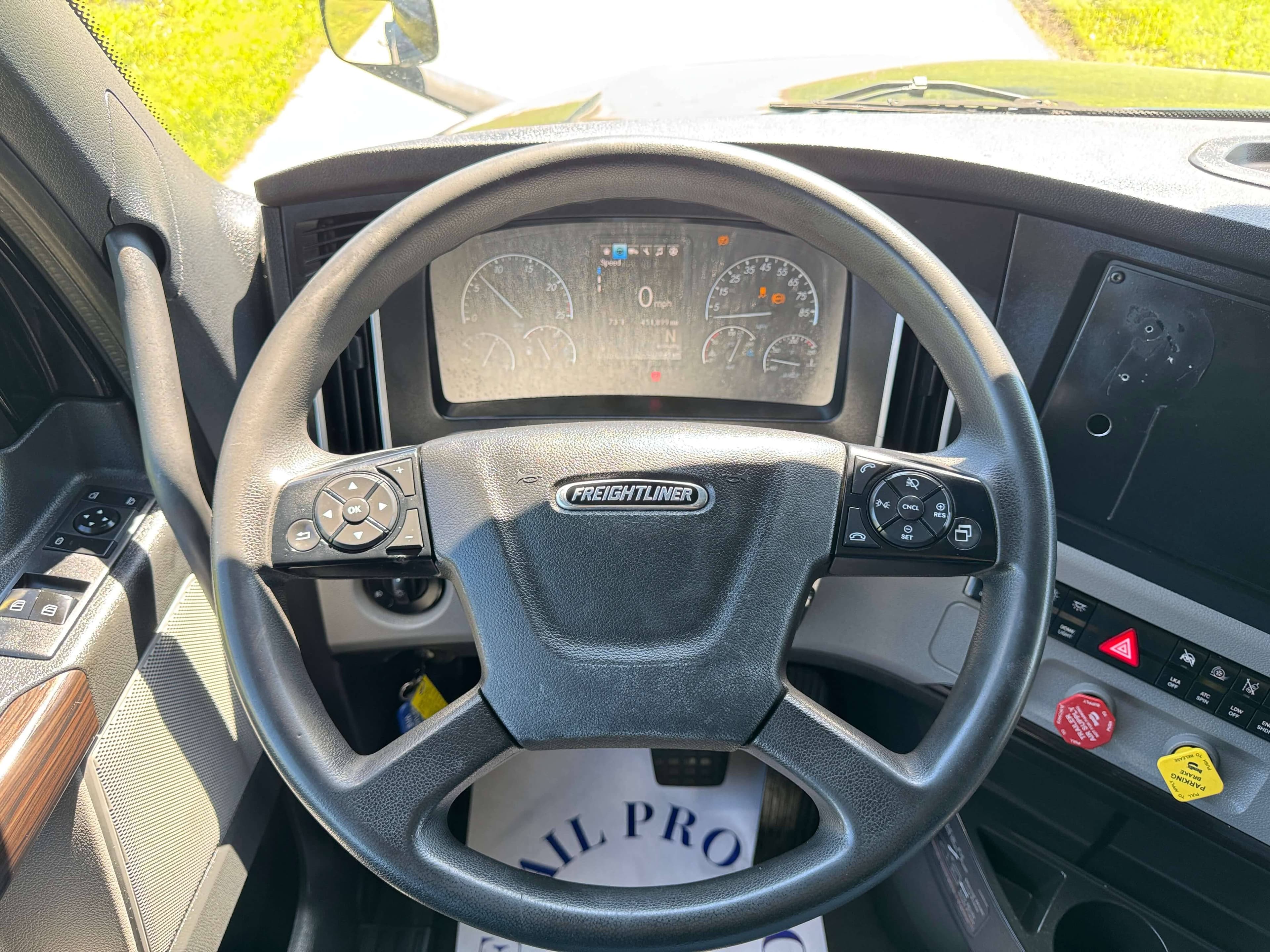 2022 Freightliner Cascadia 126 image 12