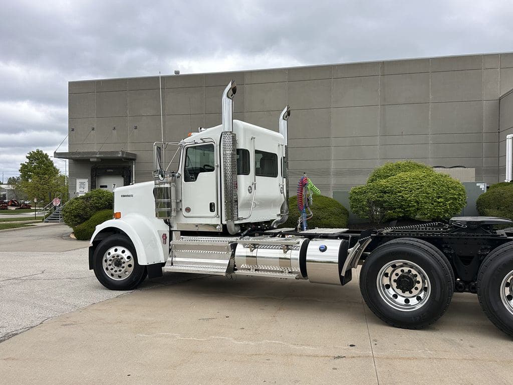 New 2027 KENWORTH W900L image 20