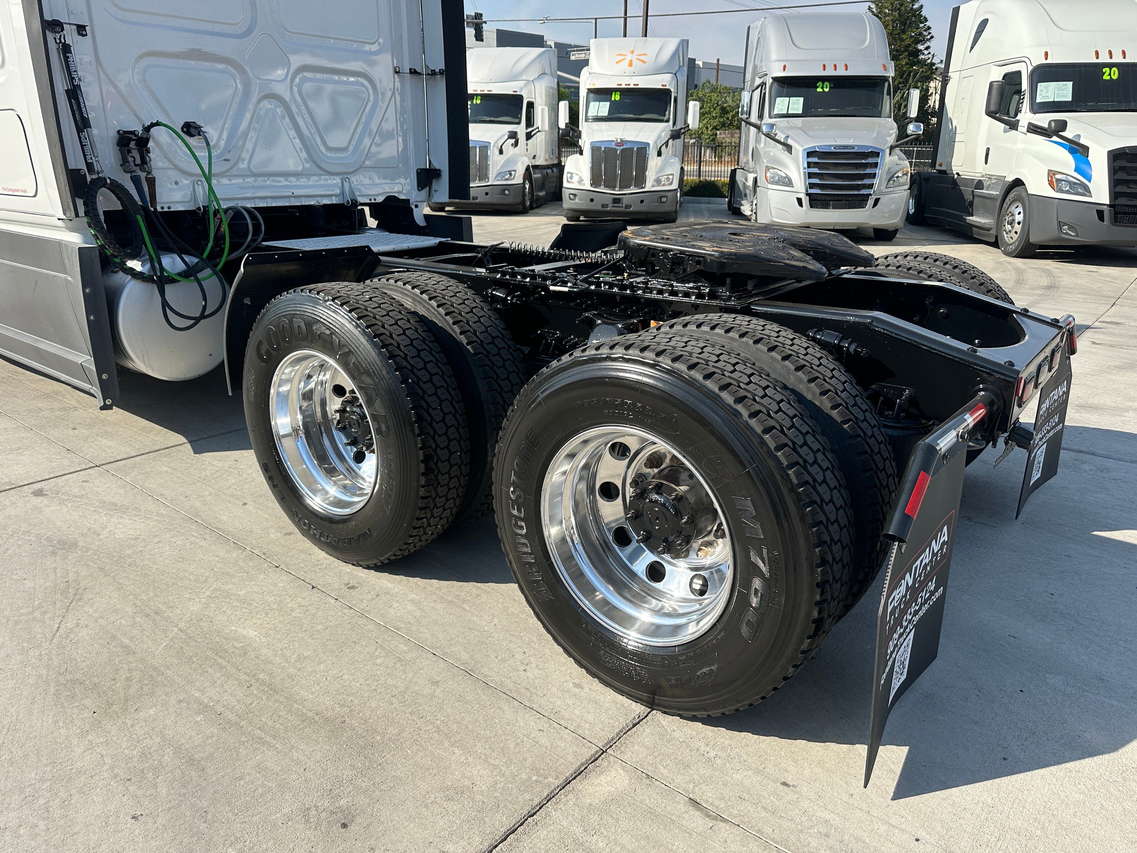 2021 Freightliner Cascadia 126 image 11