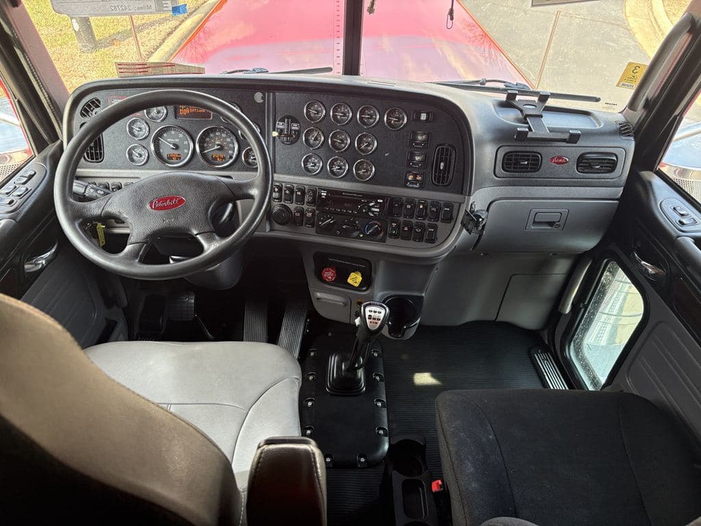 Used 2021 PETERBILT 389 image 11